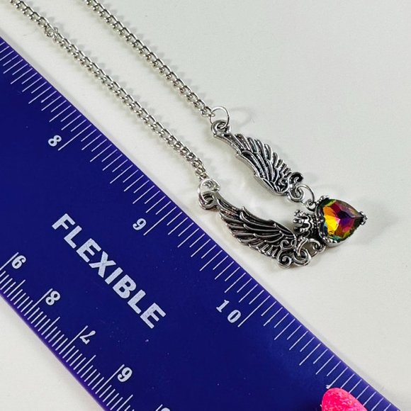 Beautiful Little winged heart articulated necklace with a vitrial Crystal Heart - Picture 6 of 8